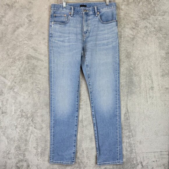 Uniqlo Jeans Mens 33x32 Blue Light Wash Stretch Denim 5 Pocket Zip Fly Classic - Picture 1 of 11